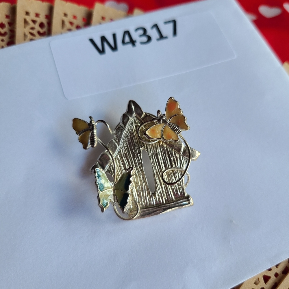 Vintage Brooch adorable